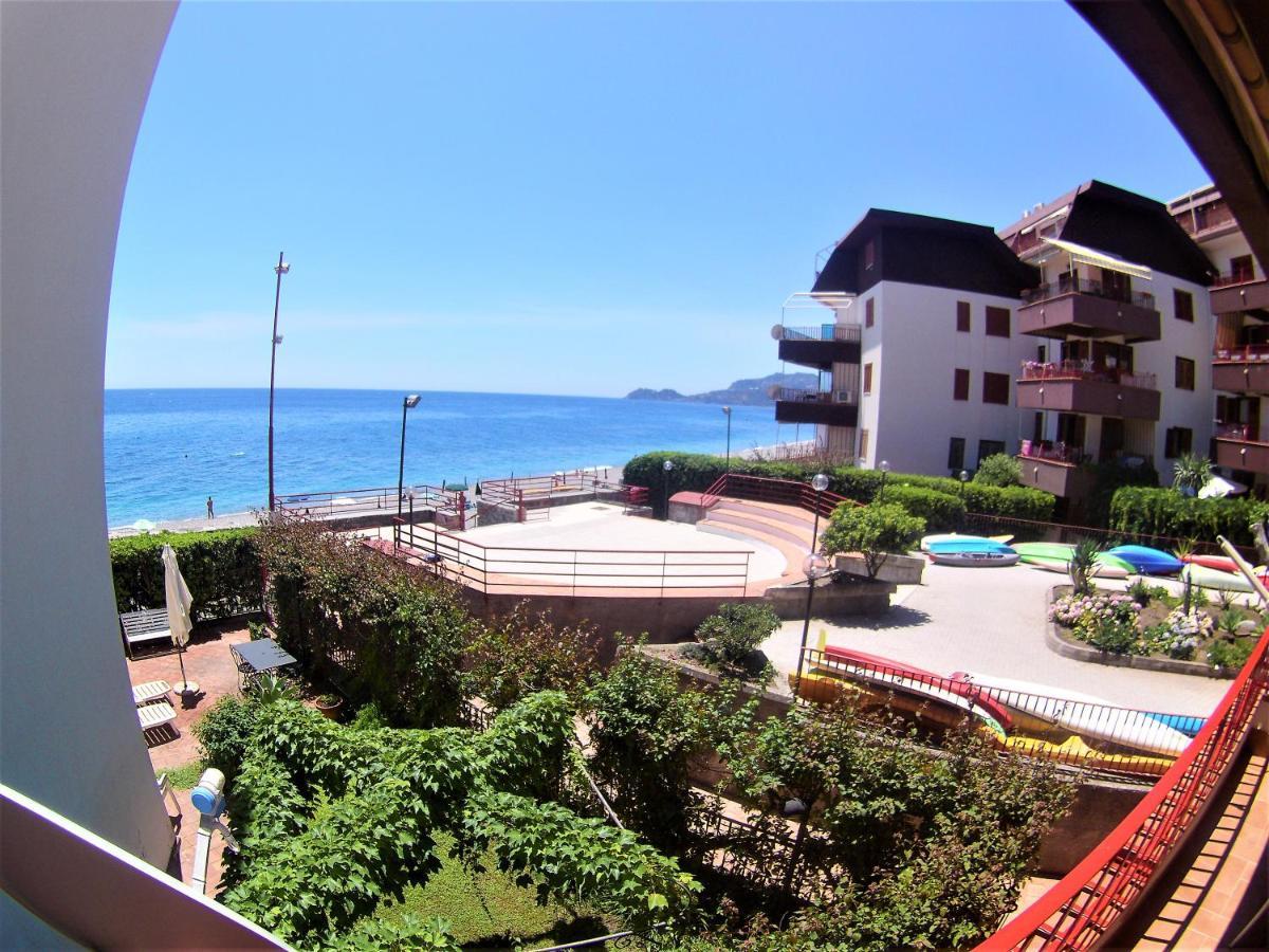 Sea Beach Taormina Apartment Letojanni Exterior photo