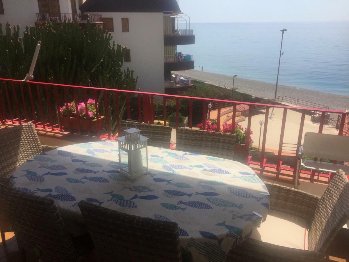 Sea Beach Taormina Apartment Letojanni Exterior photo