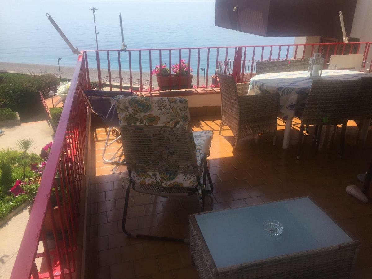 Sea Beach Taormina Apartment Letojanni Exterior photo